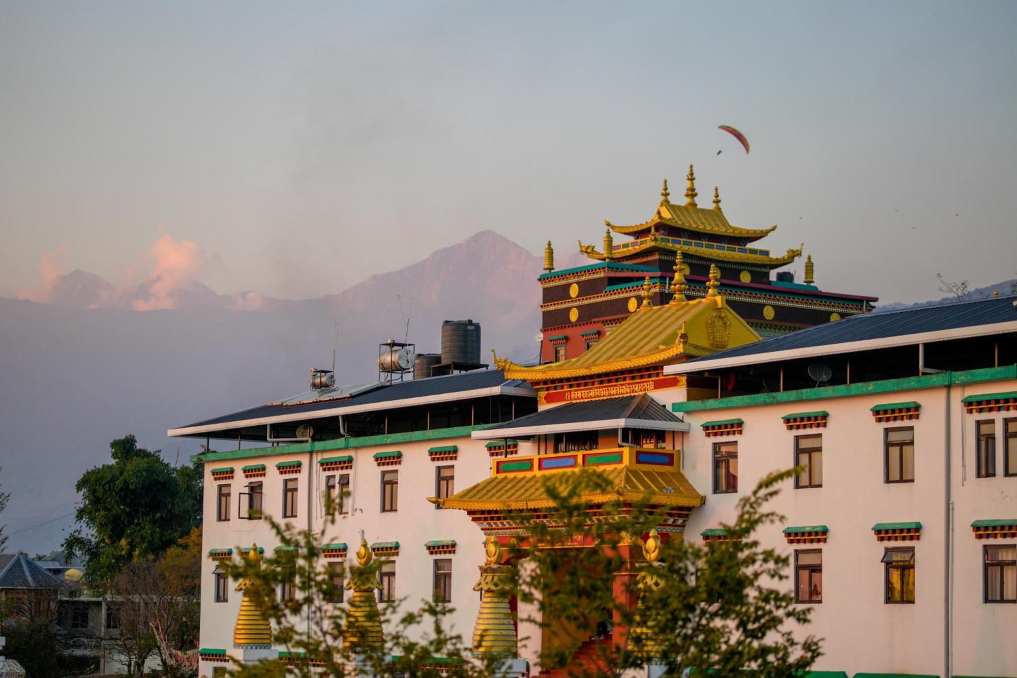 Chokling Arthouse - The Treasure Of Himalayas 호텔 Bīr 외부 사진